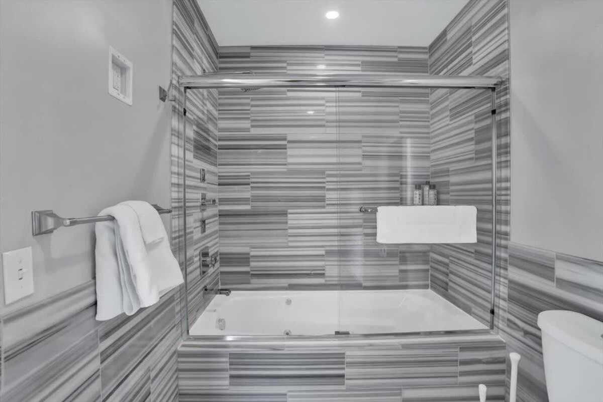 Cozysuites Spacious 2Br, Ppg Paints Arena, Pitts ピッツバーグ エクステリア 写真